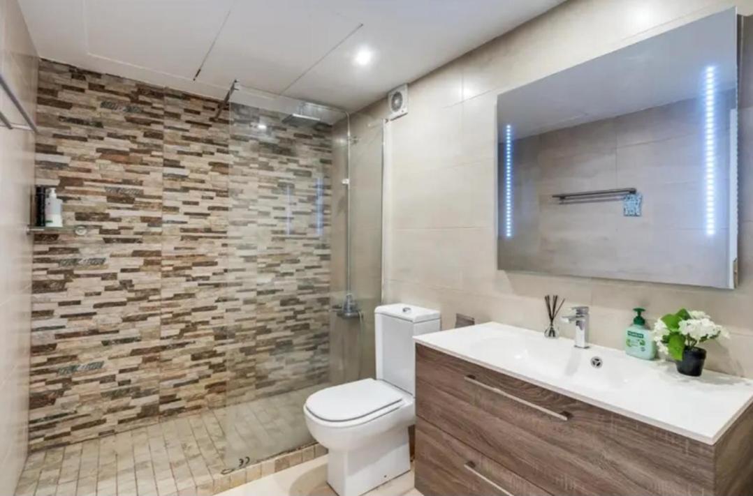 Accommodatie bij particulieren Bedroom, With A Share Bathroom In A Place Málaga